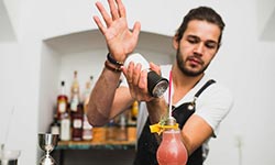 Cocktail Kurs, Barkeeper buchen, Showbarkeeper mieten